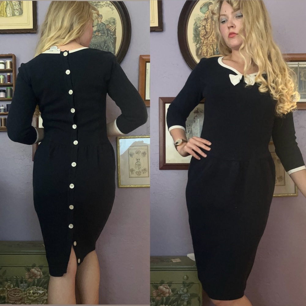 Adrienne Vittadini dark navy sweater Dress with buttons down back Nautical